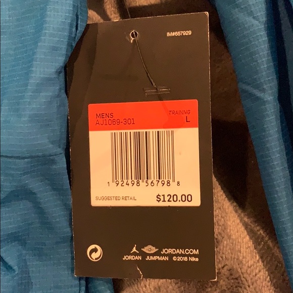 Lightweight Nike Jacket - Picture 3 of 5